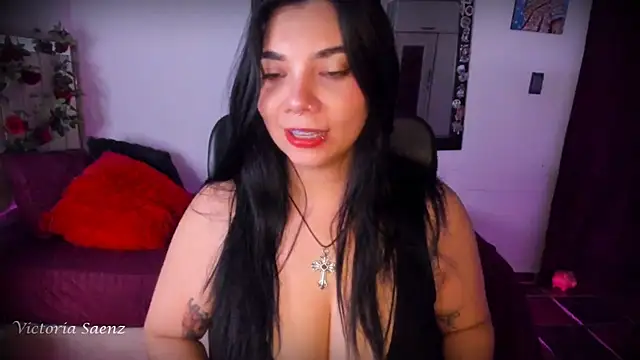 victoriaasaenz  online show from August 6, 12:45 am