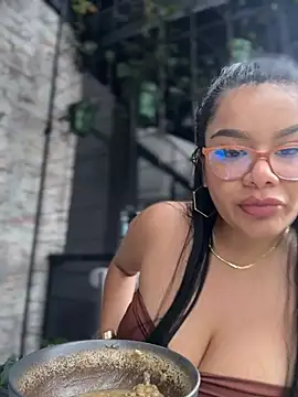 Insane Issa online show from February 8, 7:06 pm