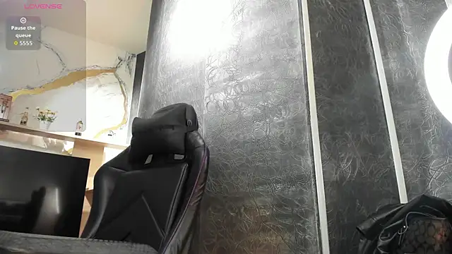 LunaBaker-1 online show from October 31, 9:05 pm