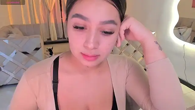 LunaBaker-1 online show from February 14, 4:42 am