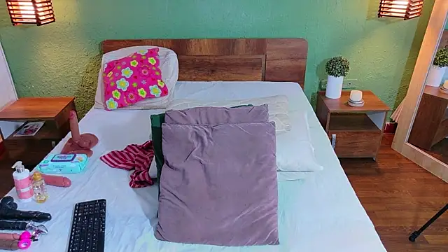 Snapshot of dannaahbrown chatting on June 8, 12:27 pm dannaahbrown online show from June 8, 12:27 pm