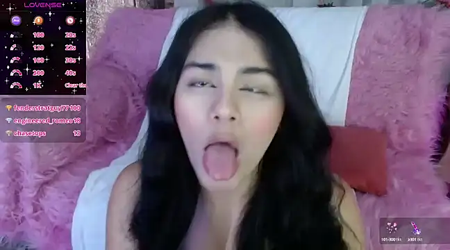 Snapshot of Saray_Cute_ chatting on December 12, 4:32 pm Saray Cute online show from December 12, 4:32 pm