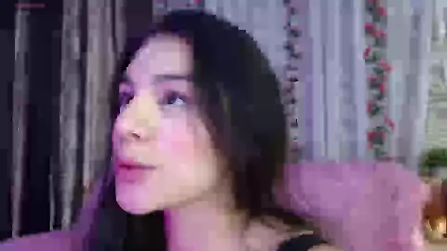 Snapshot of Saray_Cute_ chatting on December 27, 6:20 pm Saray Cute online show from December 27, 6:20 pm