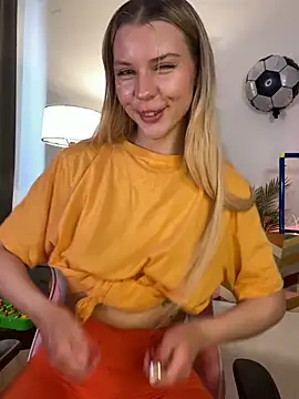 Snapshot of KittyKatyDream chatting on June 24, 2:05 pm KittyKatyDream online show from June 24, 2:05 pm