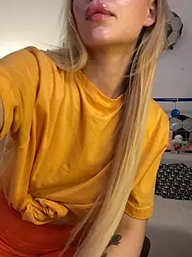Snapshot of KittyKatyDream chatting on June 25, 3:05 pm KittyKatyDream online show from June 25, 3:05 pm