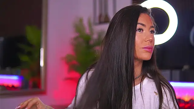 Abbela White online show from April 18, 6:28 am