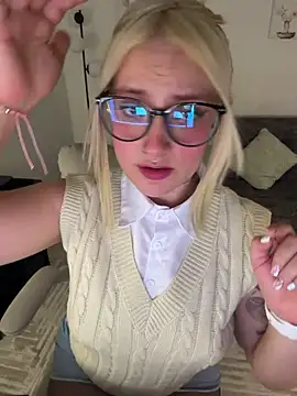 Megan lu2 online show from April 10, 5:23 am