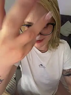 Megan lu2 online show from April 15, 2:02 pm