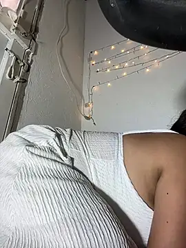 moncerrat luna online show from March 9, 7:18 pm