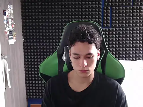 Snapshot of Curly_Angel24 chatting on December 5, 4:03 pm Curly Angel24 online show from December 5, 4:03 pm