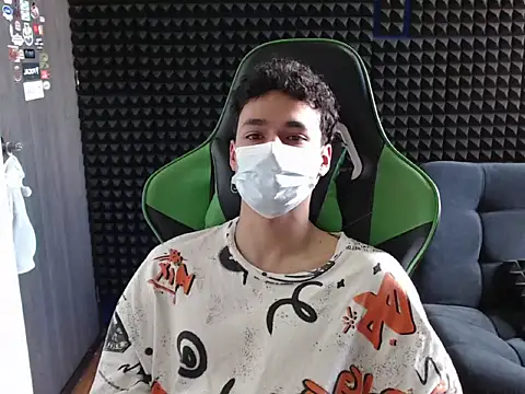 Snapshot of Curly_Angel24 chatting on December 17, 3:07 pm Curly Angel24 online show from December 17, 3:07 pm