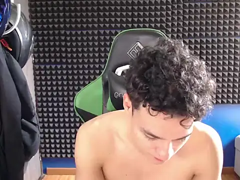 Snapshot of Curly_Angel24 chatting on January 10, 4:09 pm Curly Angel24 online show from January 10, 4:09 pm