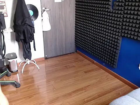 Snapshot of Curly_Angel24 chatting on January 19, 4:22 pm Curly Angel24 online show from January 19, 4:22 pm