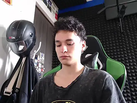 Snapshot of Curly_Angel24 chatting on February 2, 3:11 pm Curly Angel24 online show from February 2, 3:11 pm