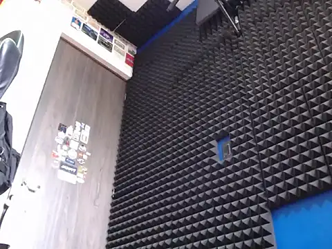 Snapshot of Curly_Angel24 chatting on February 10, 8:57 pm Curly Angel24 online show from February 10, 8:57 pm