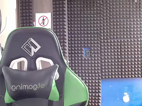 Snapshot of Curly_Angel24 chatting on February 18, 3:08 pm Curly Angel24 online show from February 18, 3:08 pm