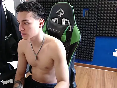 Snapshot of Curly_Angel24 chatting on February 27, 5:24 pm Curly Angel24 online show from February 27, 5:24 pm