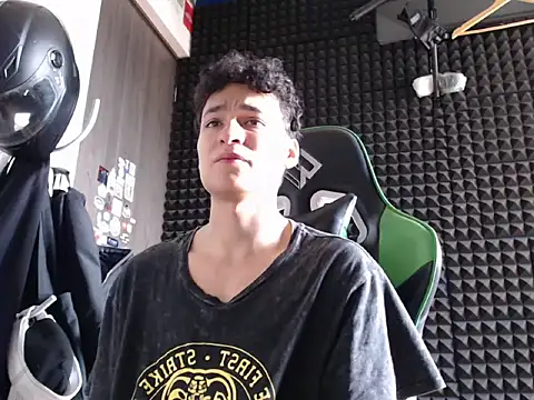 Snapshot of Curly_Angel24 chatting on March 3, 3:07 pm Curly Angel24 online show from March 3, 3:07 pm