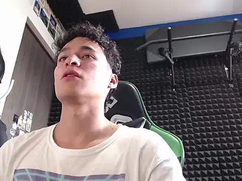 Snapshot of Curly_Angel24 chatting on April 1, 6:05 pm Curly Angel24 online show from April 1, 6:05 pm