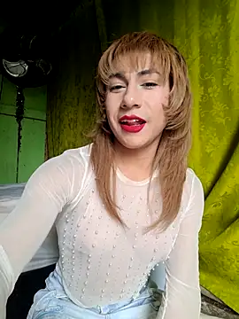 Snapshot of Evehampy chatting on December 19, 7:32 pm Evehampy online show from December 19, 7:32 pm