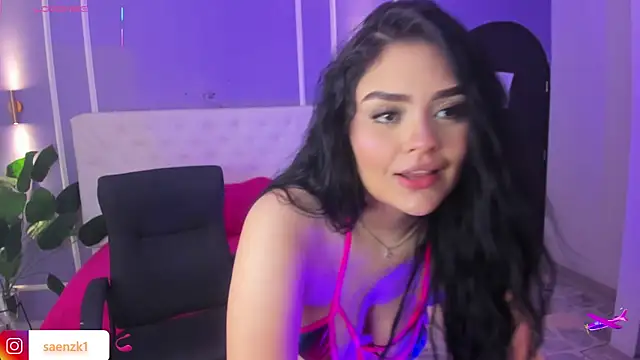 martinasaez online show from June 19, 7:50 pm