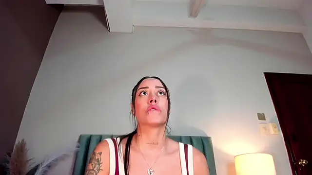 NoraDasilva online show from February 19, 10:50 pm