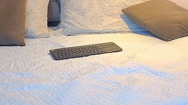 KeryHillson online show from November 10, 11:53 am