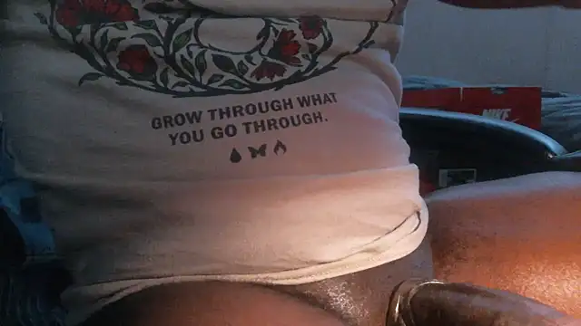 Snapshot of 1curvegod1 chatting on April 8, 7:41 am 1curvegod1 online show from April 8, 7:41 am