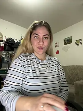 Snapshot of Celestedubois chatting on July 5, 4:19 am Celestedubois online show from July 5, 4:19 am