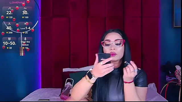 MadyLuxxx online show from April 15, 6:37 pm