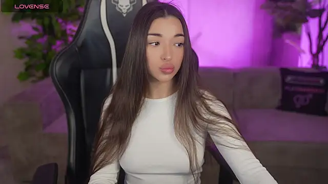 Jasmine Flow online show from April 13, 7:36 am