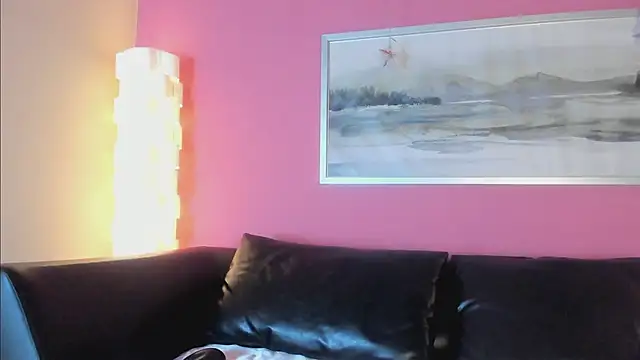 Tiffanysurez  online show from February 20, 3:14 am