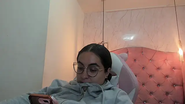 Snapshot of nalalye_cruzz_ chatting on February 12, 2:35 am nalalye cruzz online show from February 12, 2:35 am