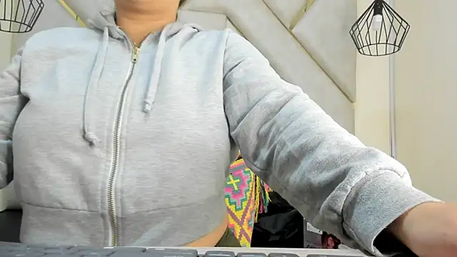 Snapshot of nalalye_cruzz_ chatting on March 2, 12:11 pm nalalye cruzz online show from March 2, 12:11 pm