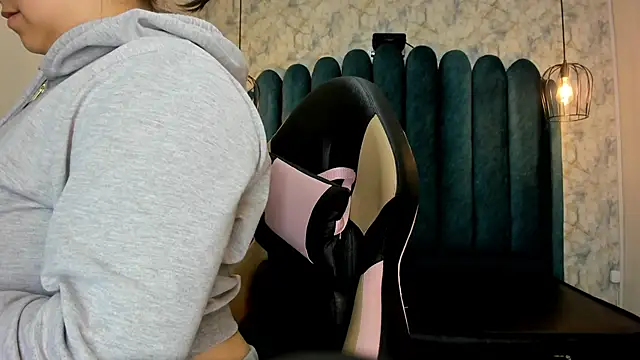 Snapshot of nalalye_cruzz_ chatting on October 24, 3:03 am nalalye cruzz online show from October 24, 3:03 am