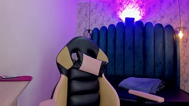 Snapshot of nalalye_cruzz_ chatting on November 19, 3:50 am nalalye cruzz online show from November 19, 3:50 am