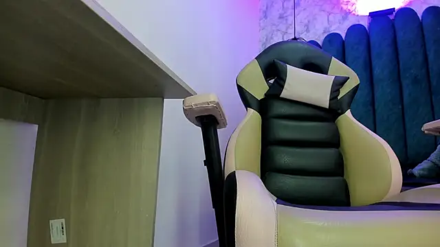 Snapshot of nalalye_cruzz_ chatting on November 28, 3:09 am nalalye cruzz online show from November 28, 3:09 am