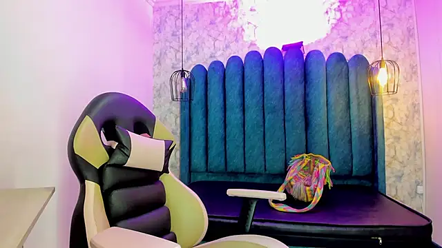 Snapshot of nalalye_cruzz_ chatting on December 17, 2:28 am nalalye cruzz online show from December 17, 2:28 am