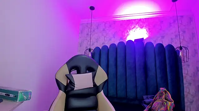 Snapshot of nalalye_cruzz_ chatting on January 8, 3:42 am nalalye cruzz online show from January 8, 3:42 am