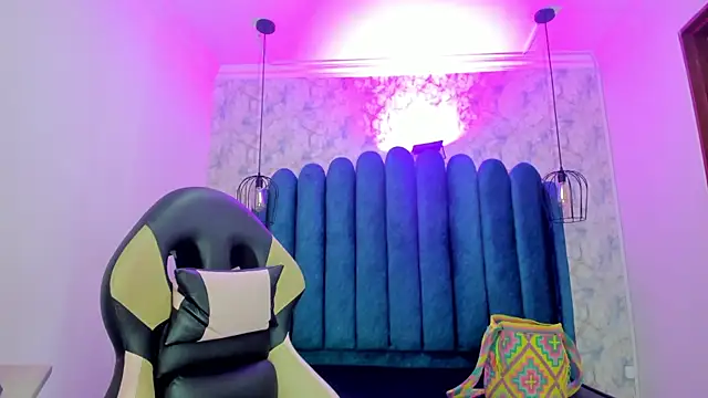 Snapshot of nalalye_cruzz_ chatting on January 9, 2:58 am nalalye cruzz online show from January 9, 2:58 am