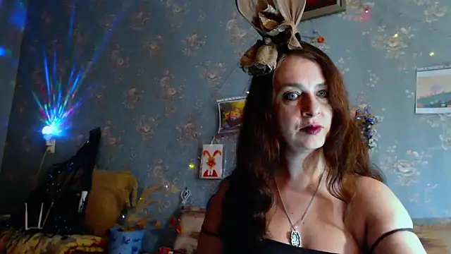 VanezaSmith online show from April 7, 7:53 am