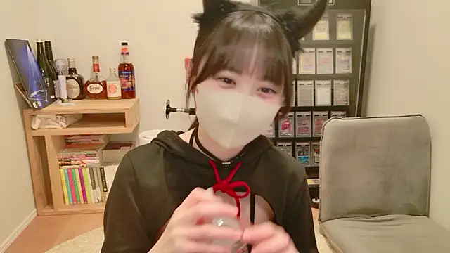 Snapshot of HIKARI_x0 chatting on April 28, 2:33 pm HIKARI x0 online show from April 28, 2:33 pm