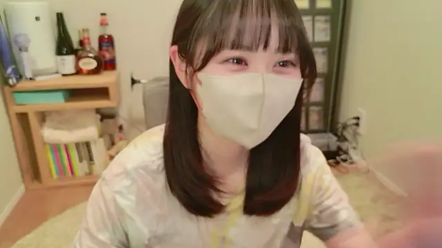 Snapshot of HIKARI_x0 chatting on May 8, 2:22 pm HIKARI x0 online show from May 8, 2:22 pm