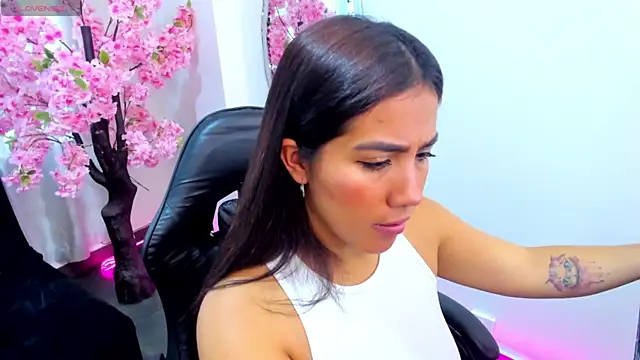 KAROLIVONNE online show from July 15, 3:28 pm