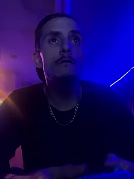 Snapshot of bugboy chatting on January 11, 2:27 am bugboy online show from January 11, 2:27 am