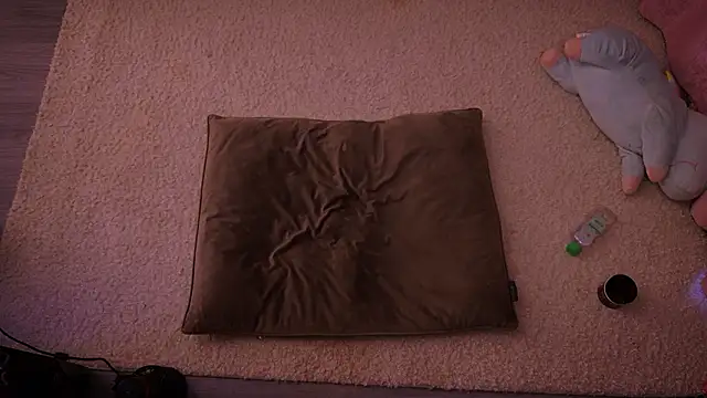 Redhead Shark new online show from February 16, 1:18 pm