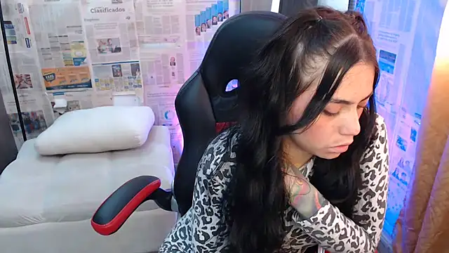 i am nina  online show from November 13, 3:00 pm