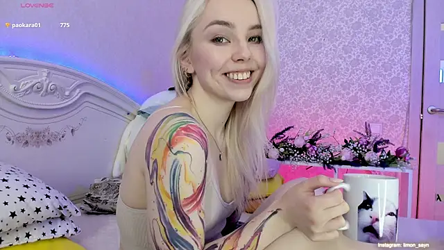 LillyMoure  online show from March 11, 3:05 am