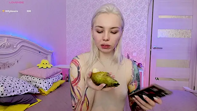 LillyMoure  online show from March 22, 3:20 am