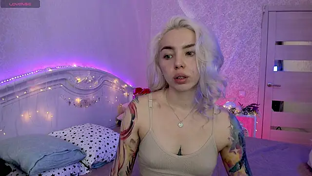 LillyMoure  online show from September 23, 11:30 pm